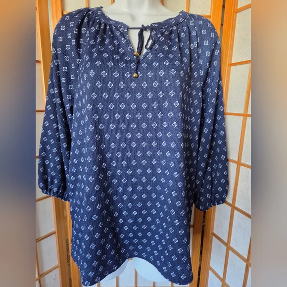 NWT WOMENS CROFT & BARROW NAVY BLUE WITH WHITE PRINT PULLOVER BLOUSE SMALL - Picture 1 of 5